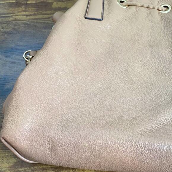 MK Camden Large Drawstring Bag in Suntan Leather - Picture 14 of 16